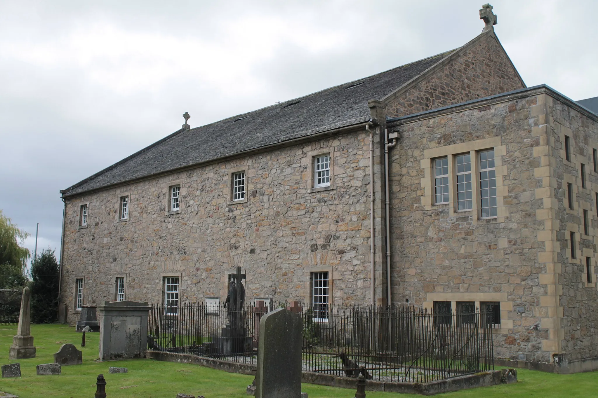 Photo showing: St Ninian's church south of Stirling (north)