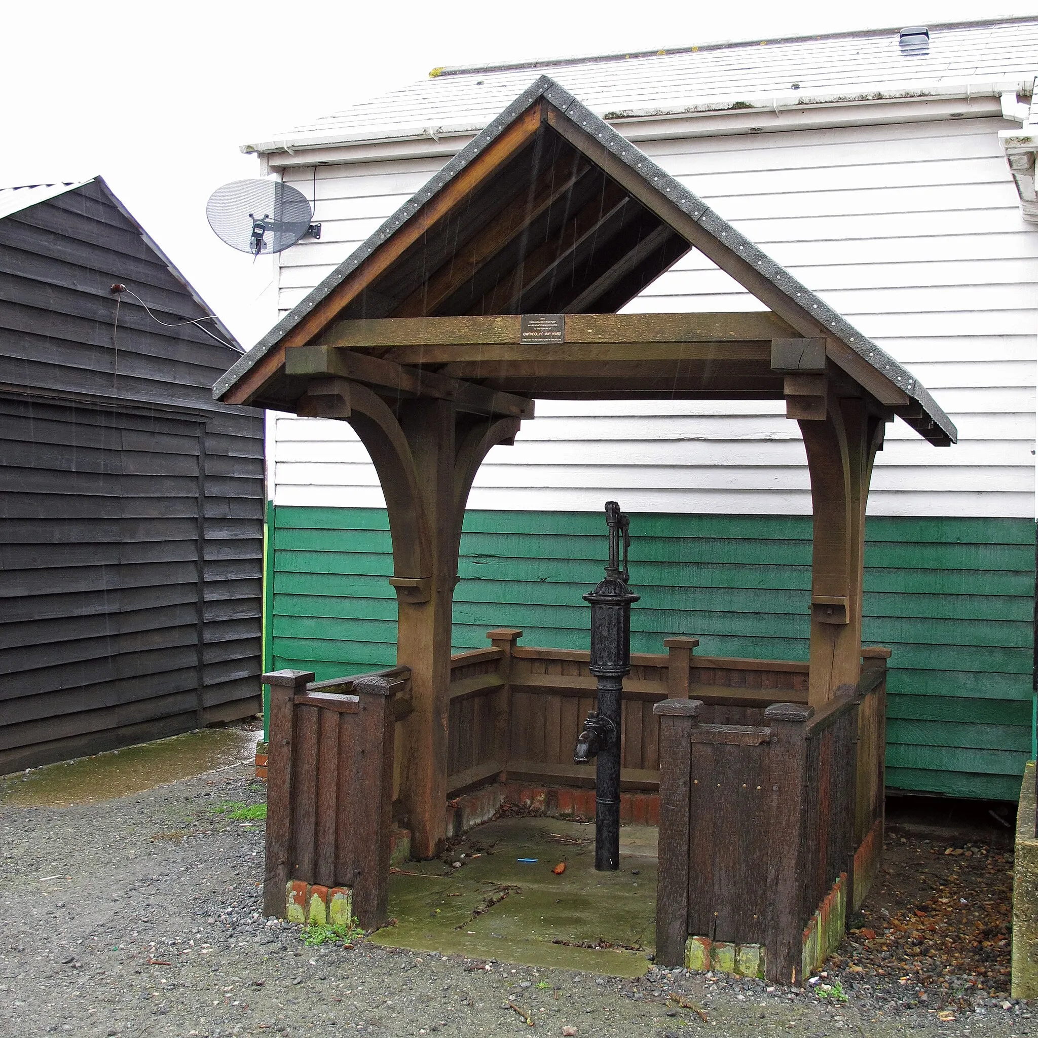 Photo showing: Water Pump, Vicarage Lane