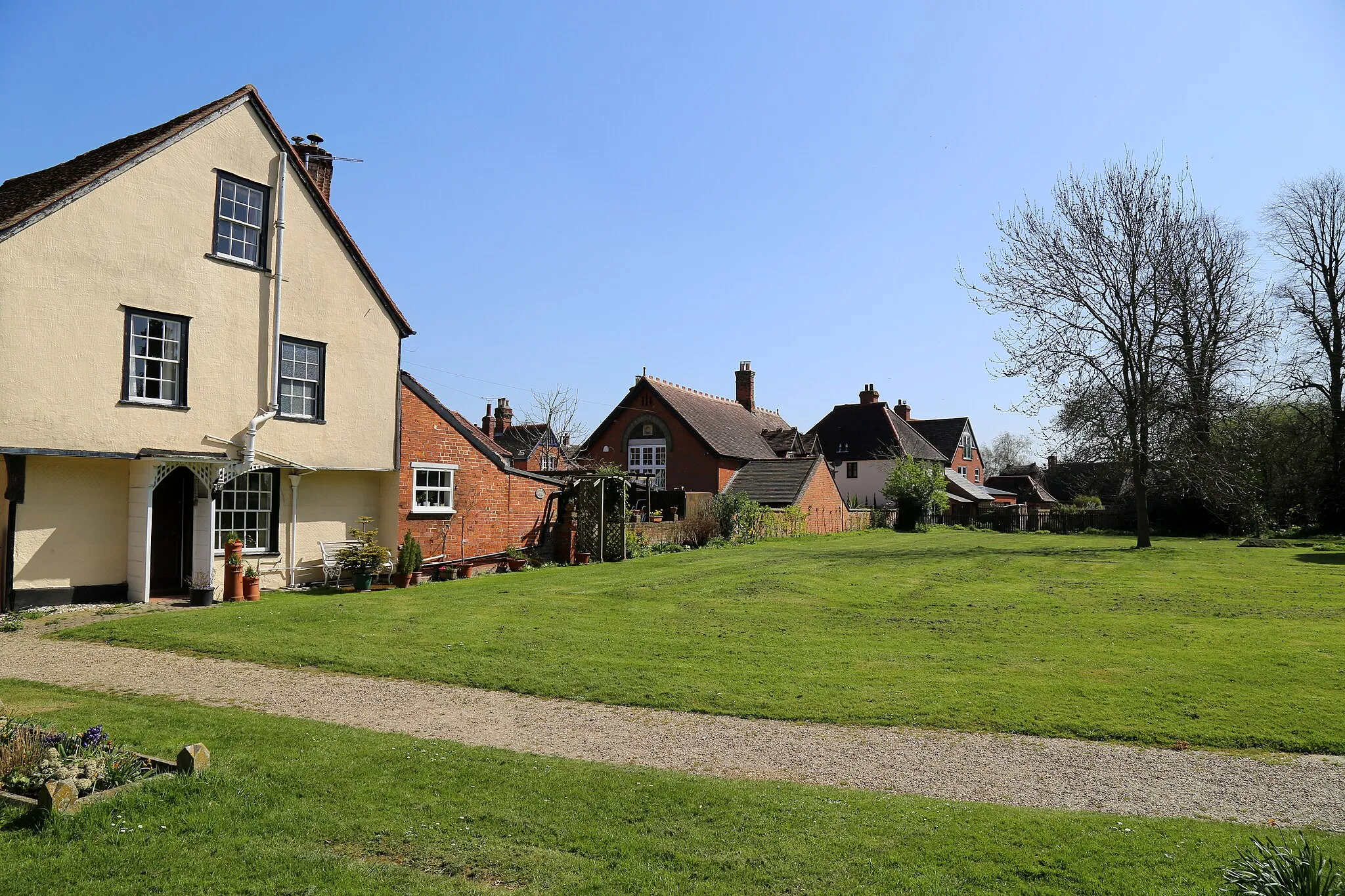 Photo showing: A house at the east of the churchyard of Saint Mary's Church, High Easter, Essex, England