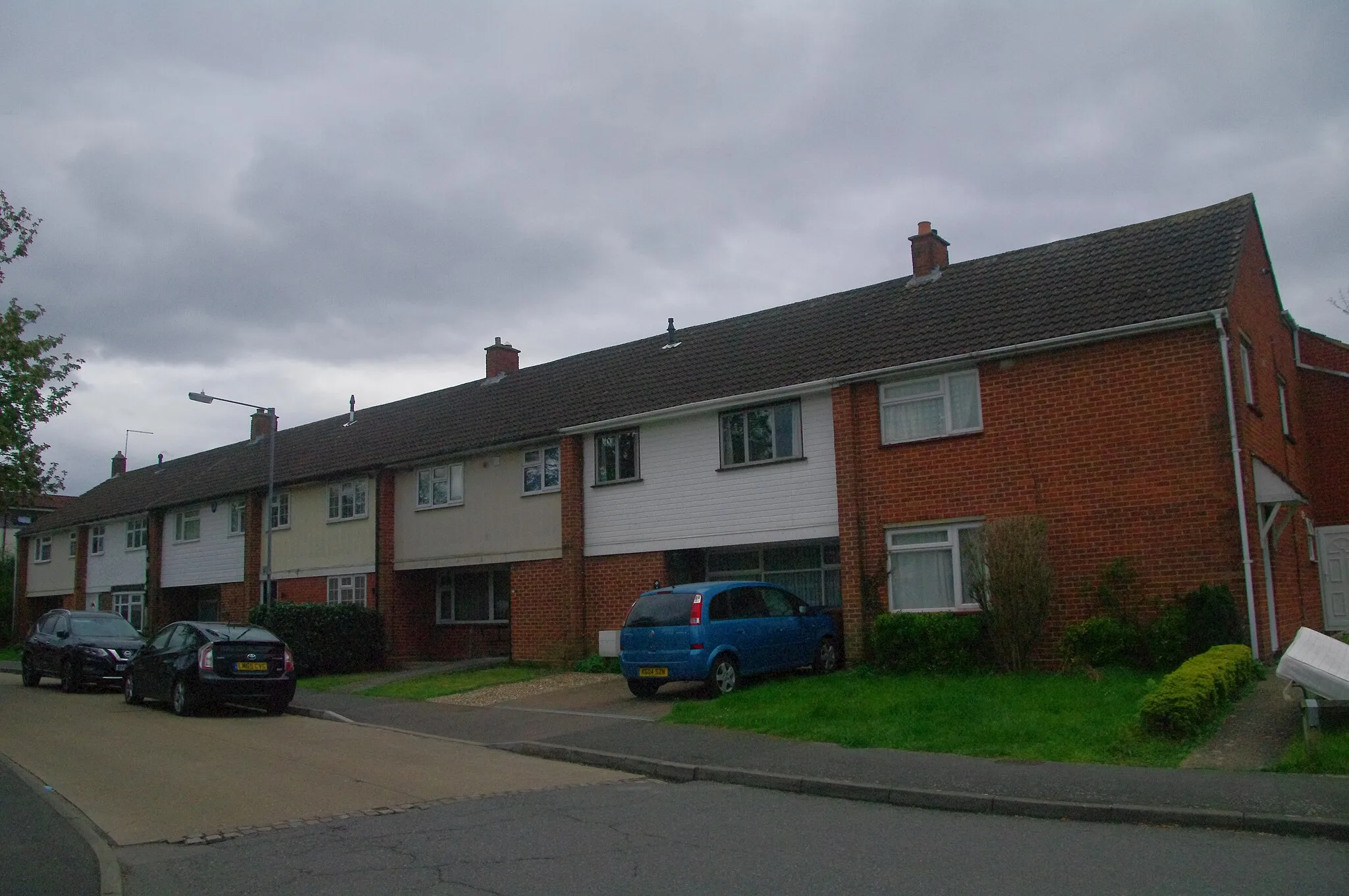 Photo showing: Terraced housing in Hare Street Springs, Harlow Essex