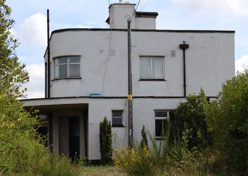 Photo showing: The "Sunspan" house in Sandy Lane