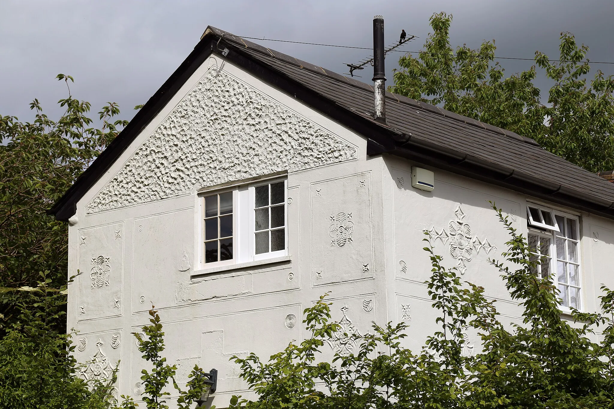 Photo showing: Pargetting on a house onChelmsford Road in Great Waltham village, Essex, England