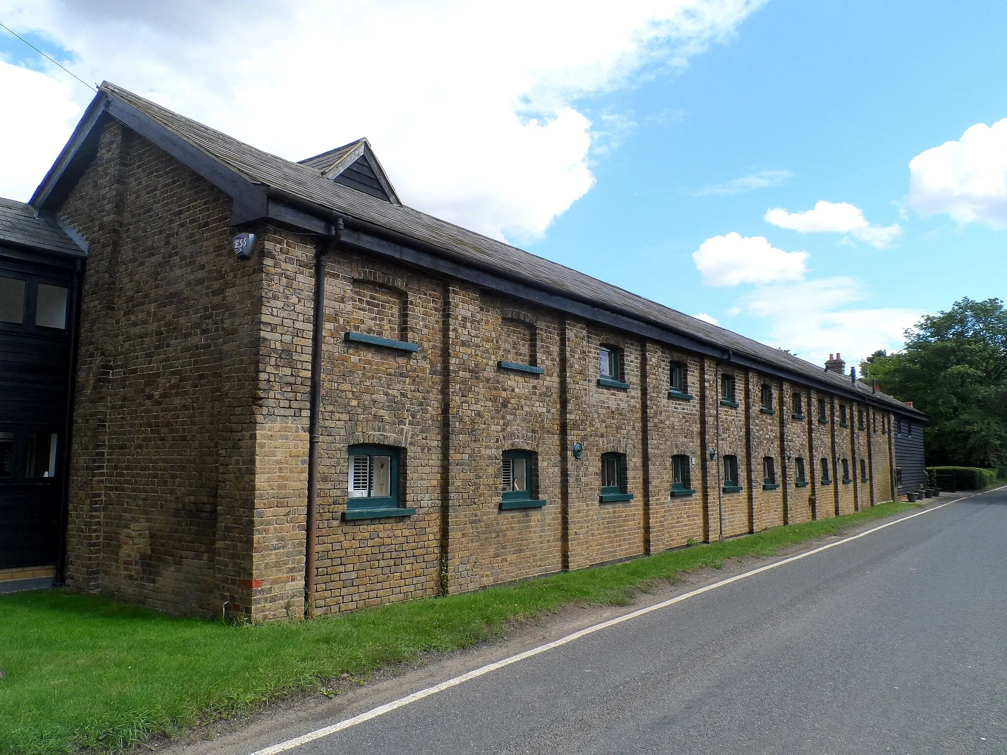 Photo showing: Bush Hal Farm Malthouse, Threshers Bush