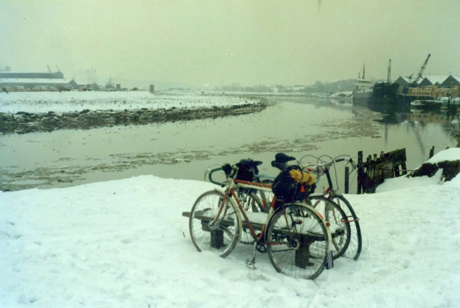 Photo showing: Winter cycle ride to the ALbion at Rowhedge....excellent pub....gosh we were hard then.  Shipping to Hythe Quay and Rowhedge has ceased according to @Dumpie Transport - See discussion on his great photo of Colchester Hythe Quay