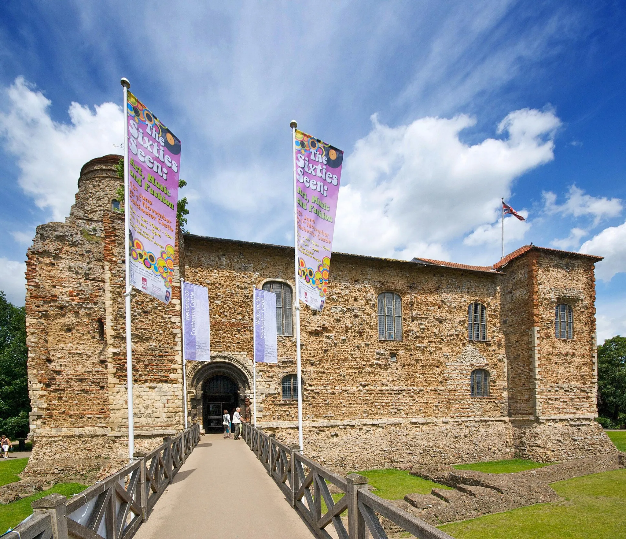 Photo showing: Colchester Castle in Colchester, Essex. Taken with a Nikon D40x and a Sigma 10-20mm wide-angle lens.