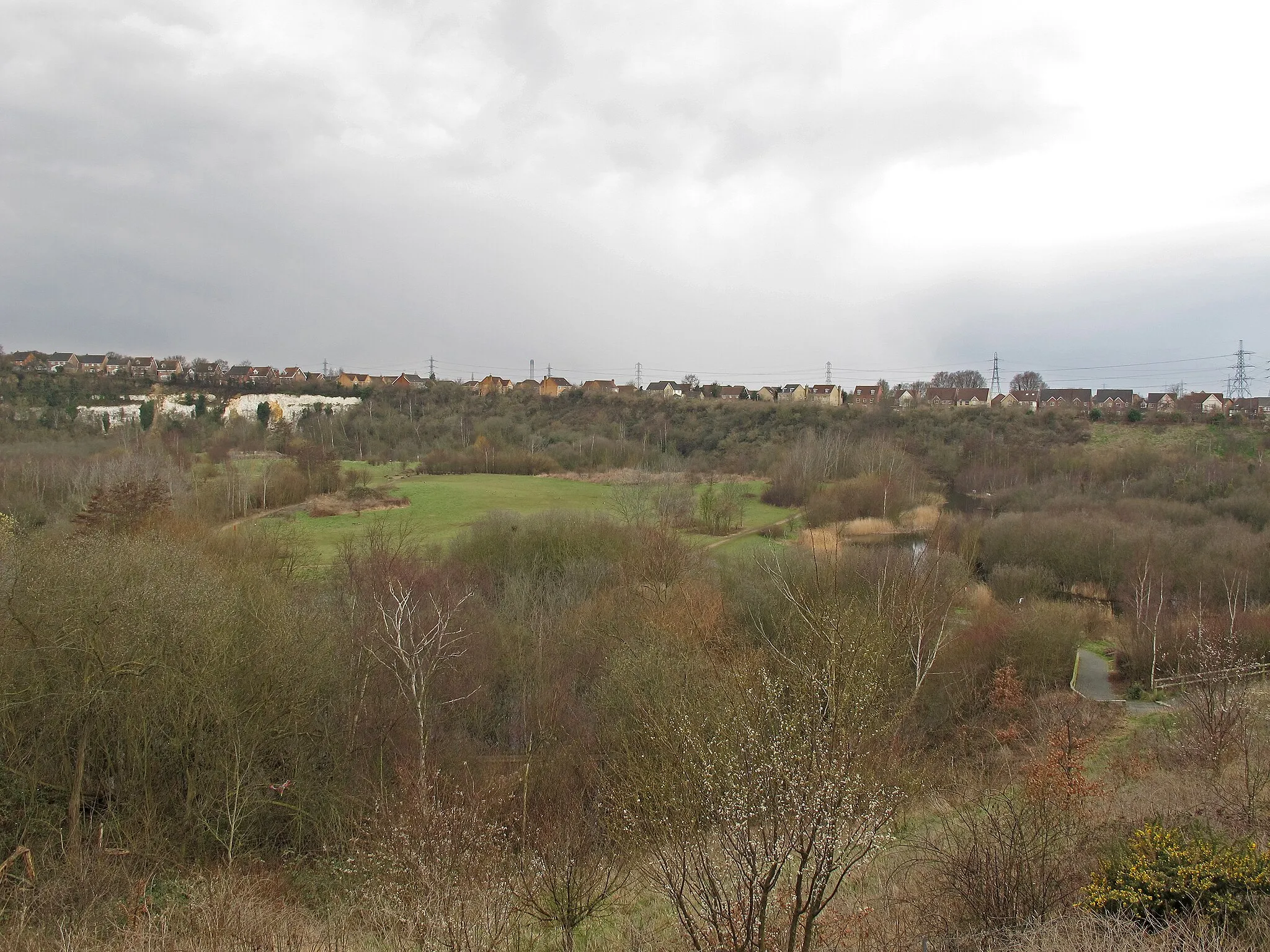 Photo showing: View from Chafford Gorges Nature Park Visitor Centre