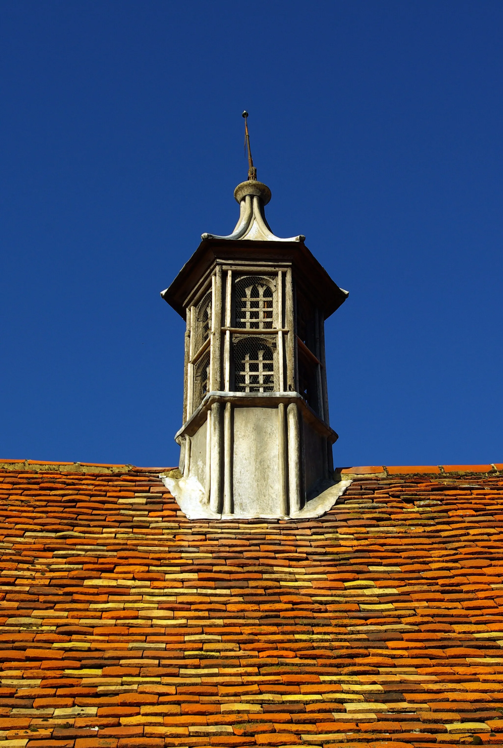 Photo showing: Roof detail, Westmill Village Hall, Hertfordshire