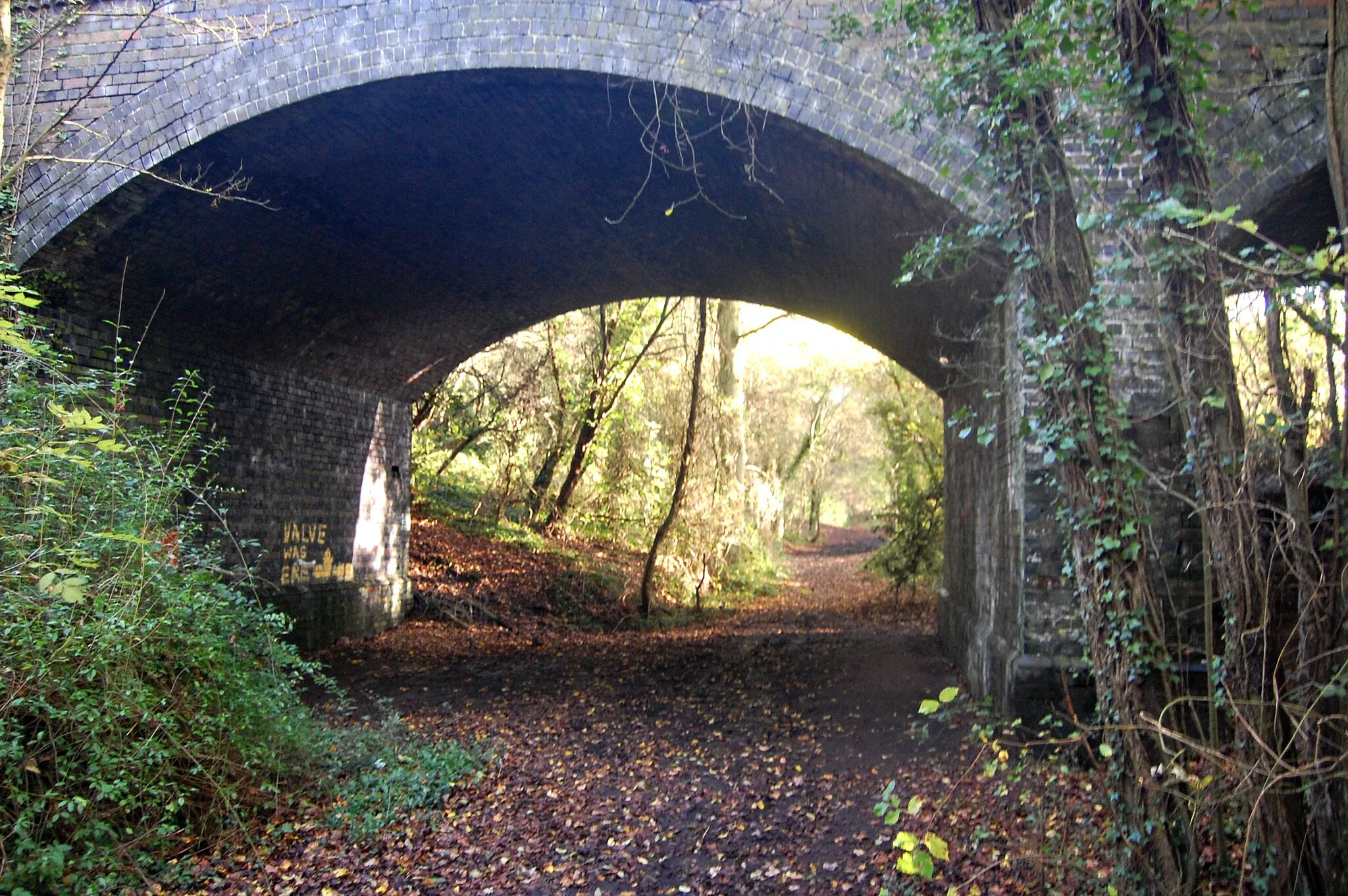Photo showing: Bridge over the old North Fambridge to Maldon line