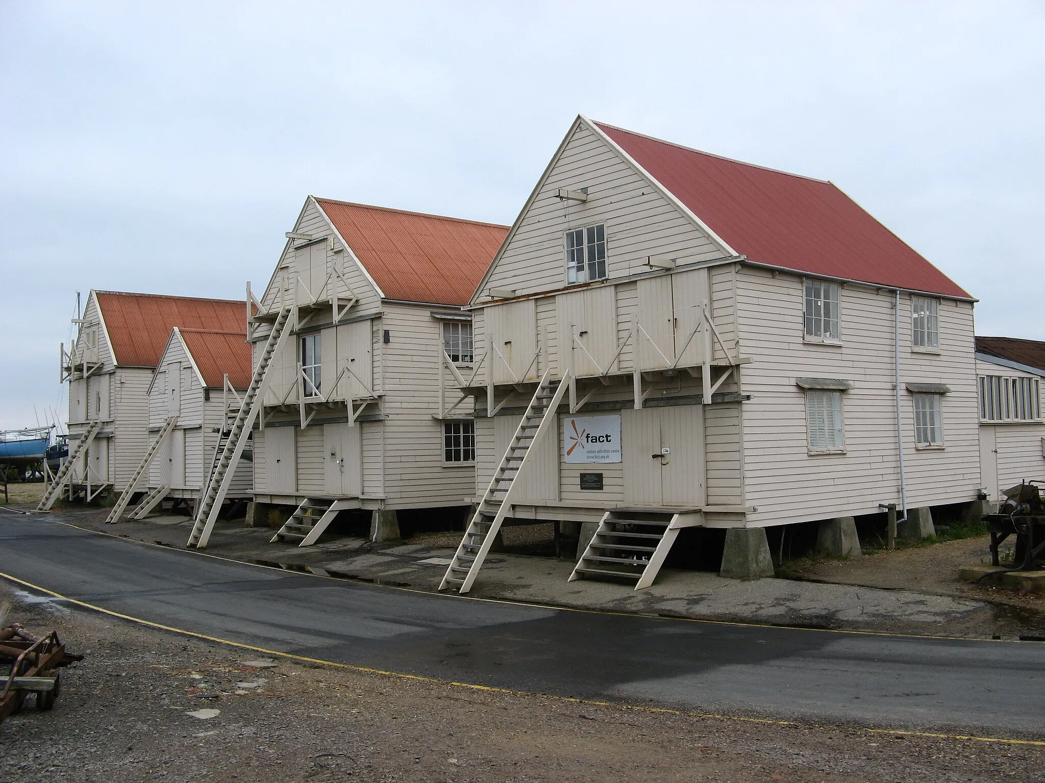 Photo showing: Yacht stores, sometimes known as "Sail Lofts", in Tollesbury, Essex, England.