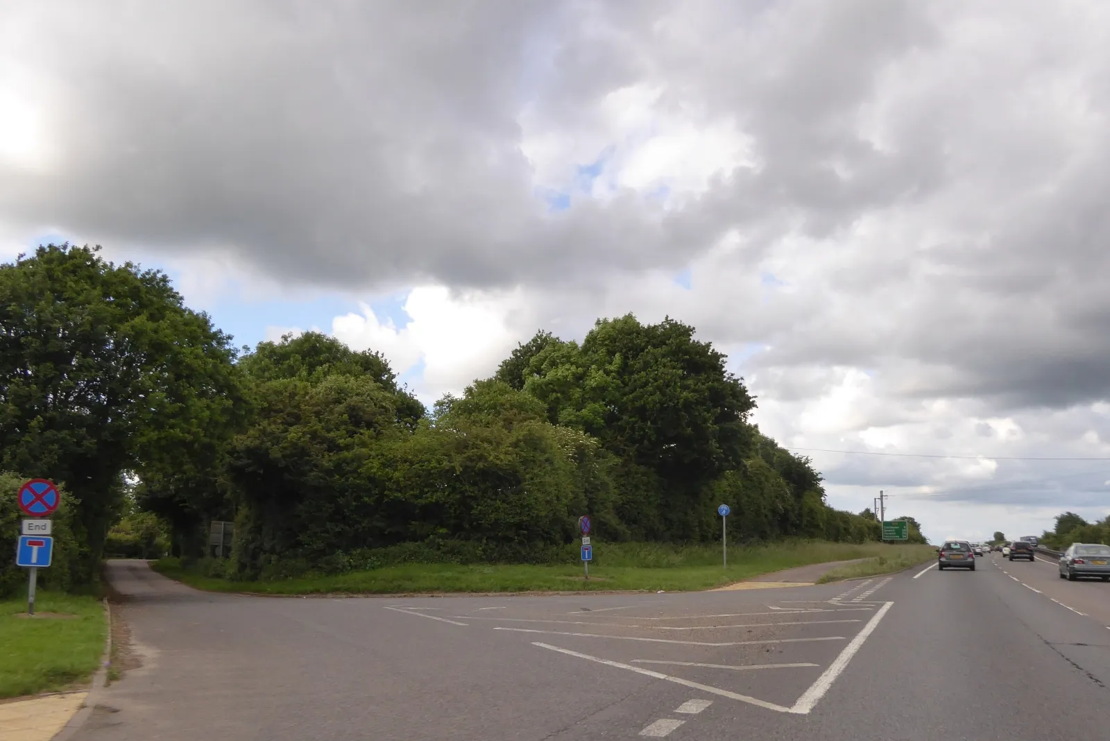 Photo showing: Access road to farm from A12