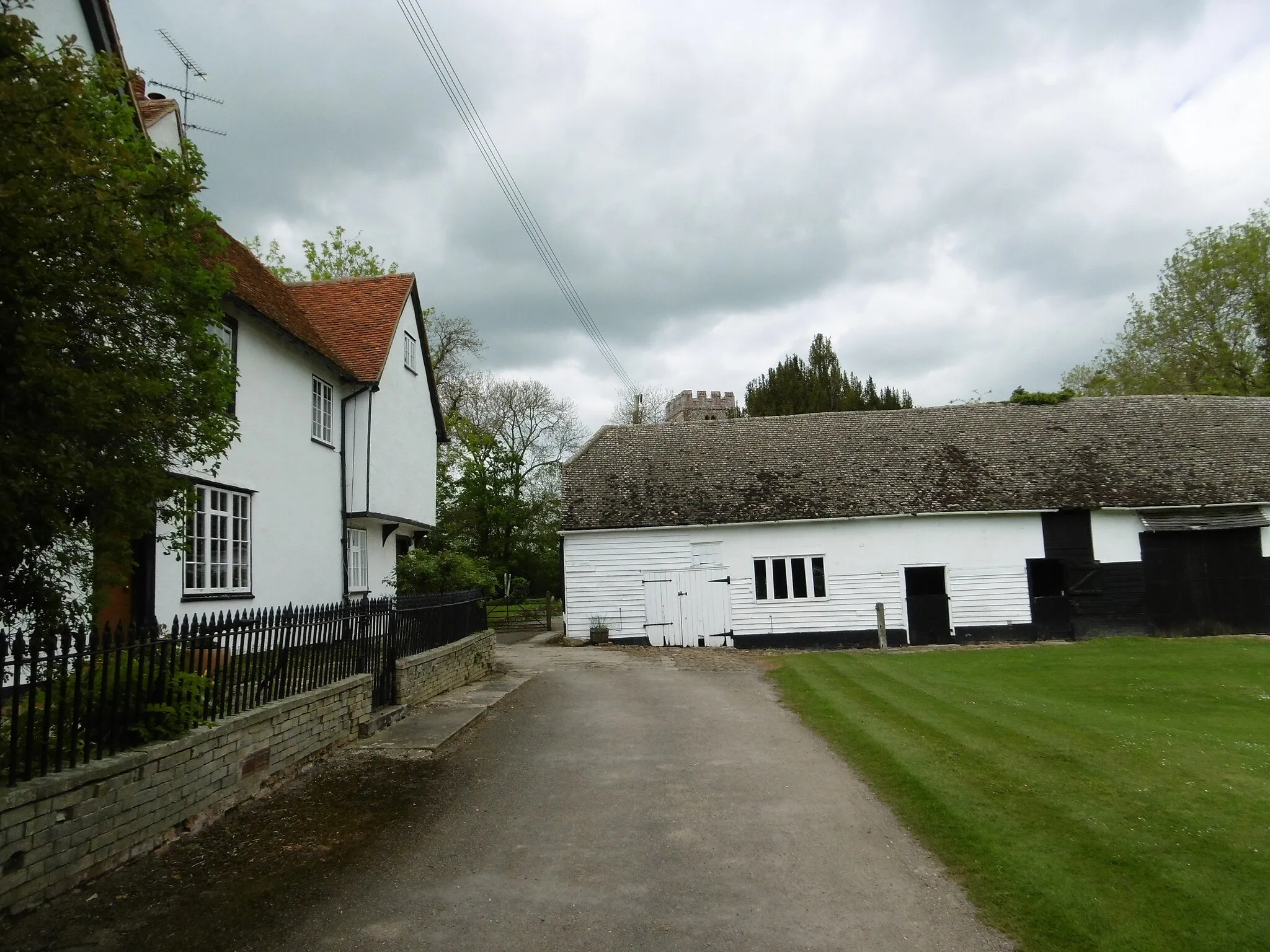 Photo showing: Approach to St Mary the Virgin Church, Lindsell