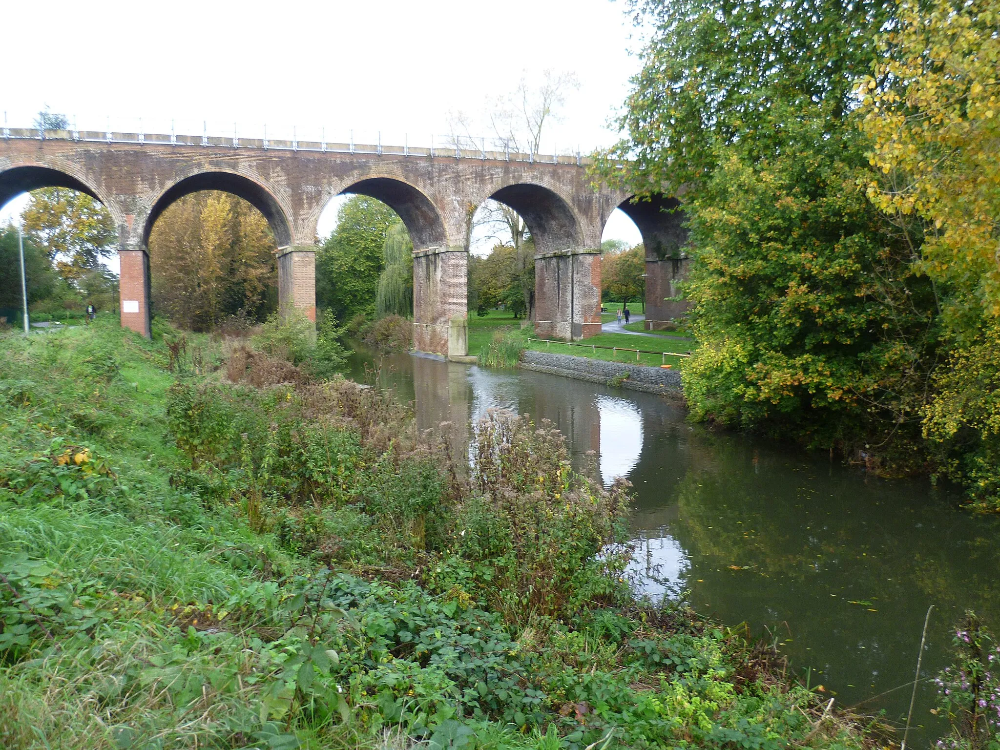 Photo showing: Viaduct across the River Can