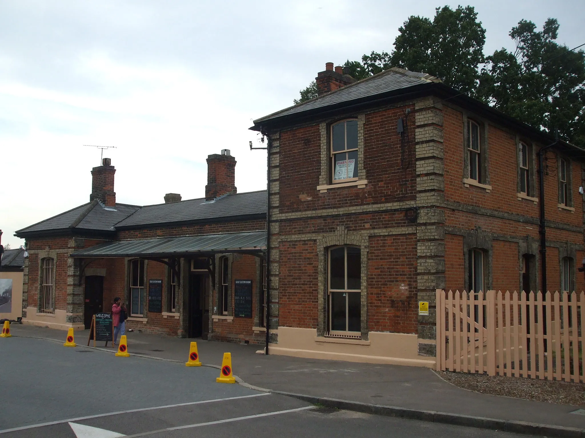 Photo showing: Ongar station building in September 2012