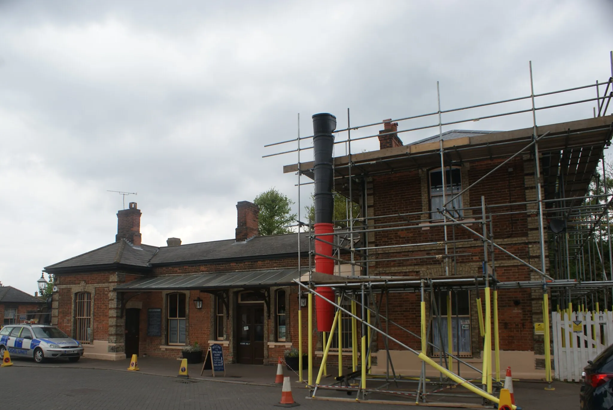 Photo showing: View of the station building at Ongar #2