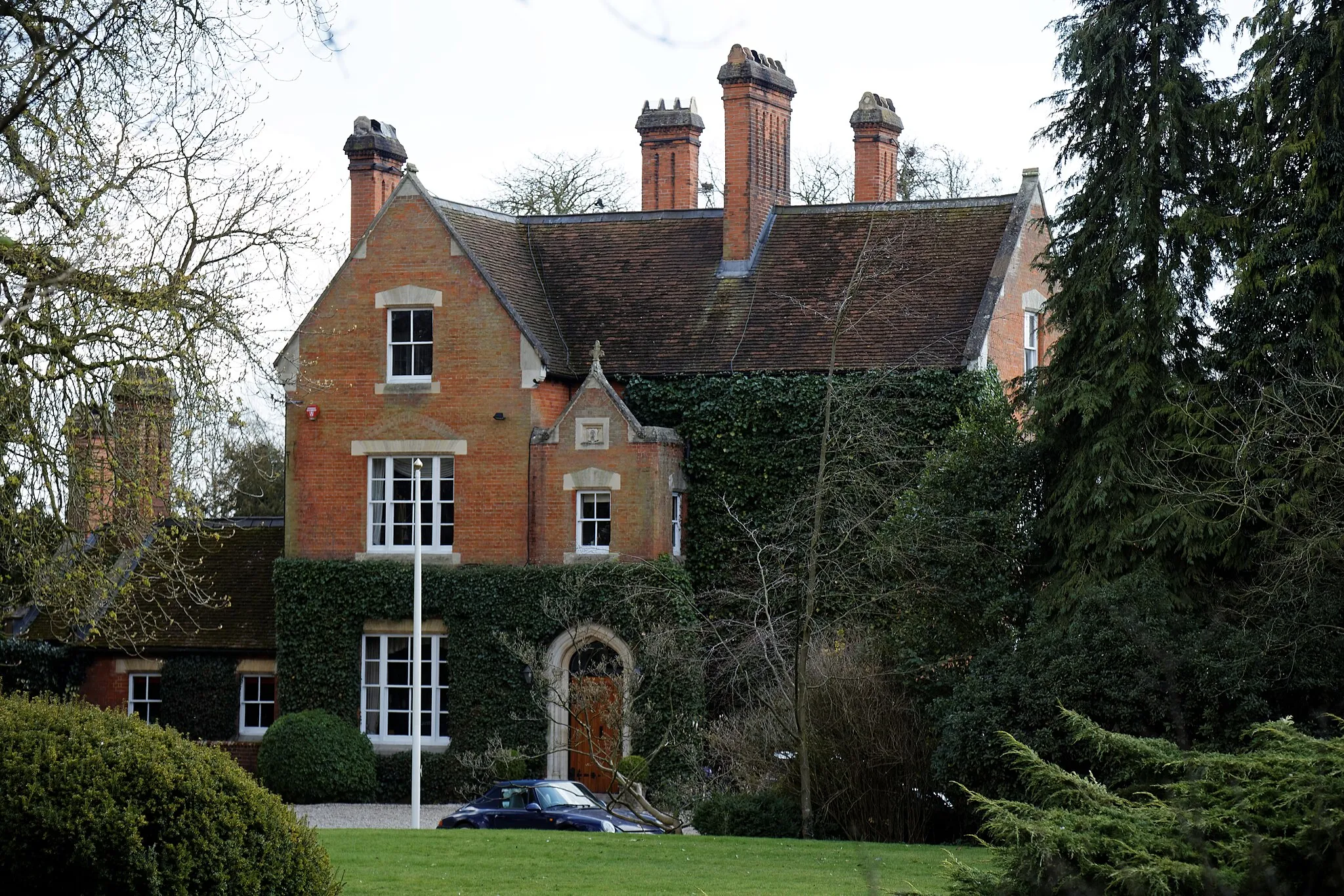 Photo showing: Today's so-called 'Manor House', a 1912-built red brick Queen Anne style house, at the time called 'Abbess House' and for Laurence Capel-Cure, at the south of St Edmund's Church, as a replacement for a former rectory called 'The Manor', at Abbess Roding in The Rodings, Essex, England. Camera: Canon EOS 6D with Canon EF 24-105mm F4L IS USM lens. Software: large RAW file lens-corrected, optimized and downsized with DxO OpticsPro 10 Elite, Viewpoint 2, and Adobe Photoshop CS2.