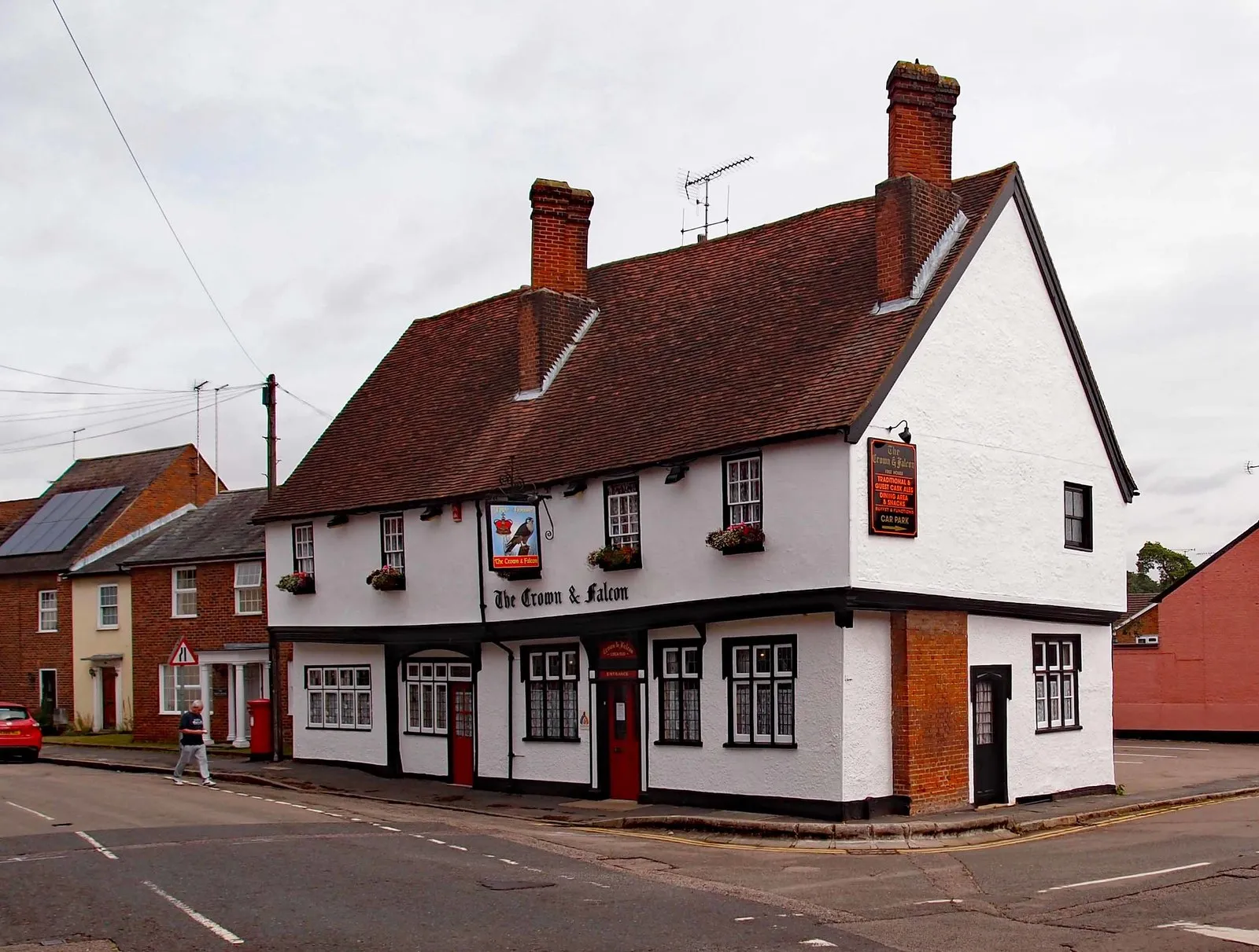 Photo showing: "The Crown and Falcon" public house, Puckeridge