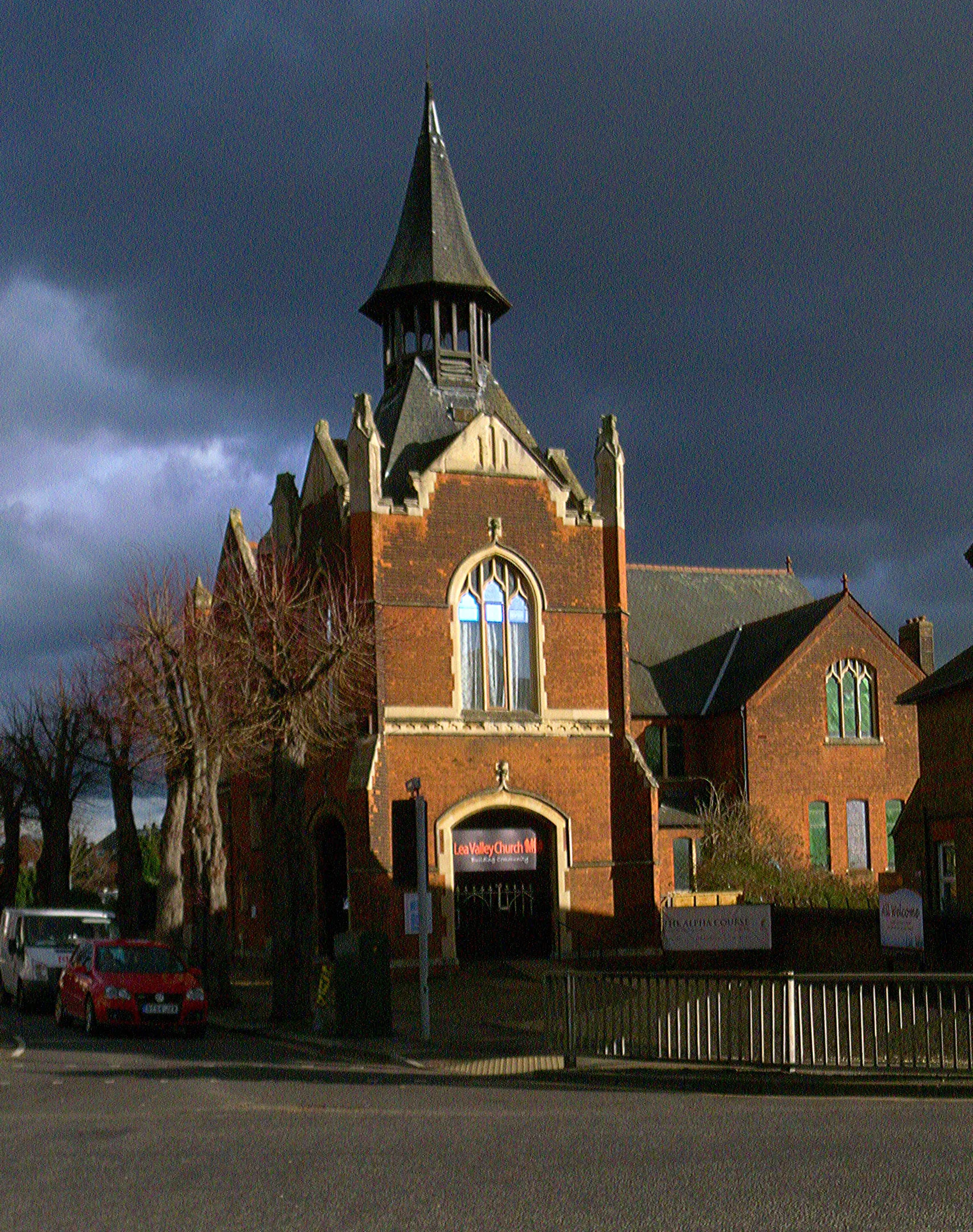 Photo showing: Lea Valley Church, Waltham Abbey