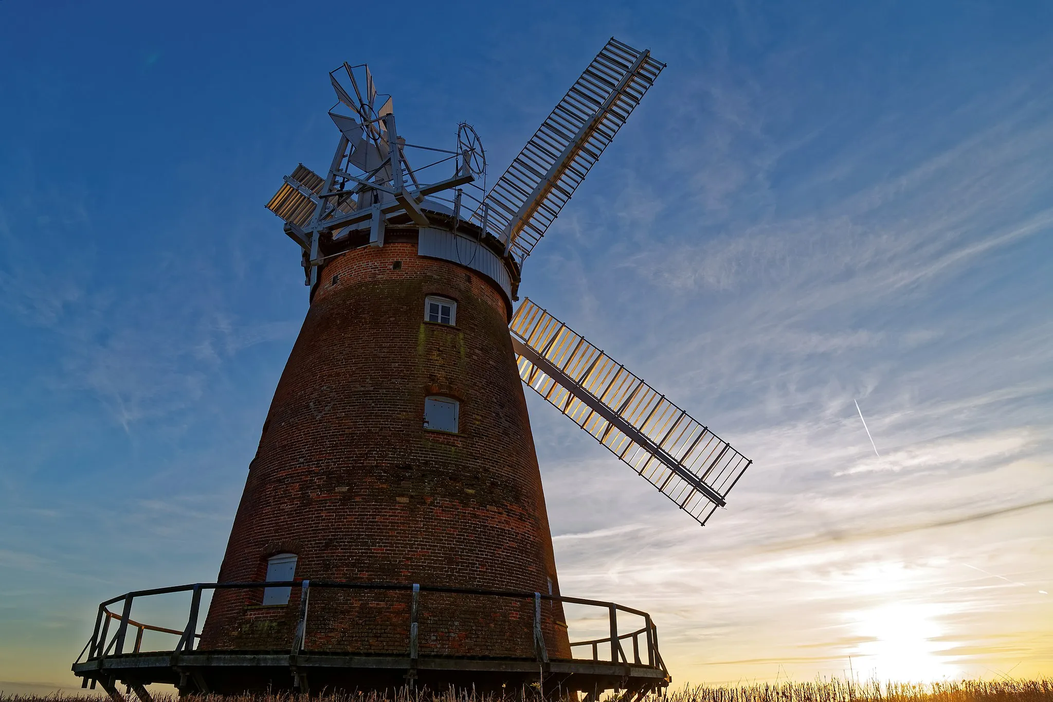 Photo showing: John Webb's windmill at Thaxted, Essex, England. Software: JPEG file optimized and/or cropped and/or spun with DxO OpticsPro 10 Elite and Adobe Photoshop CS2.