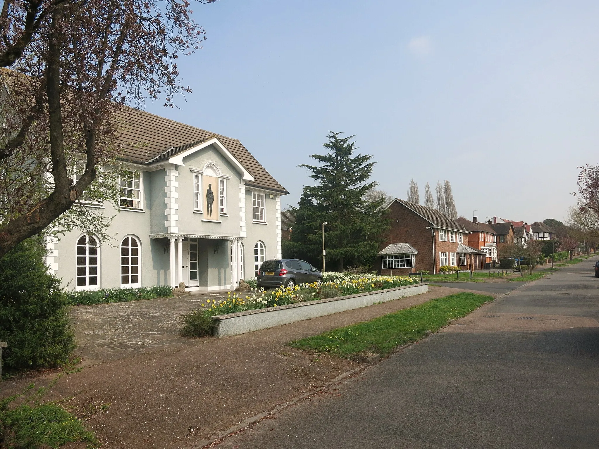 Photo showing: Meadow Way, Chigwell