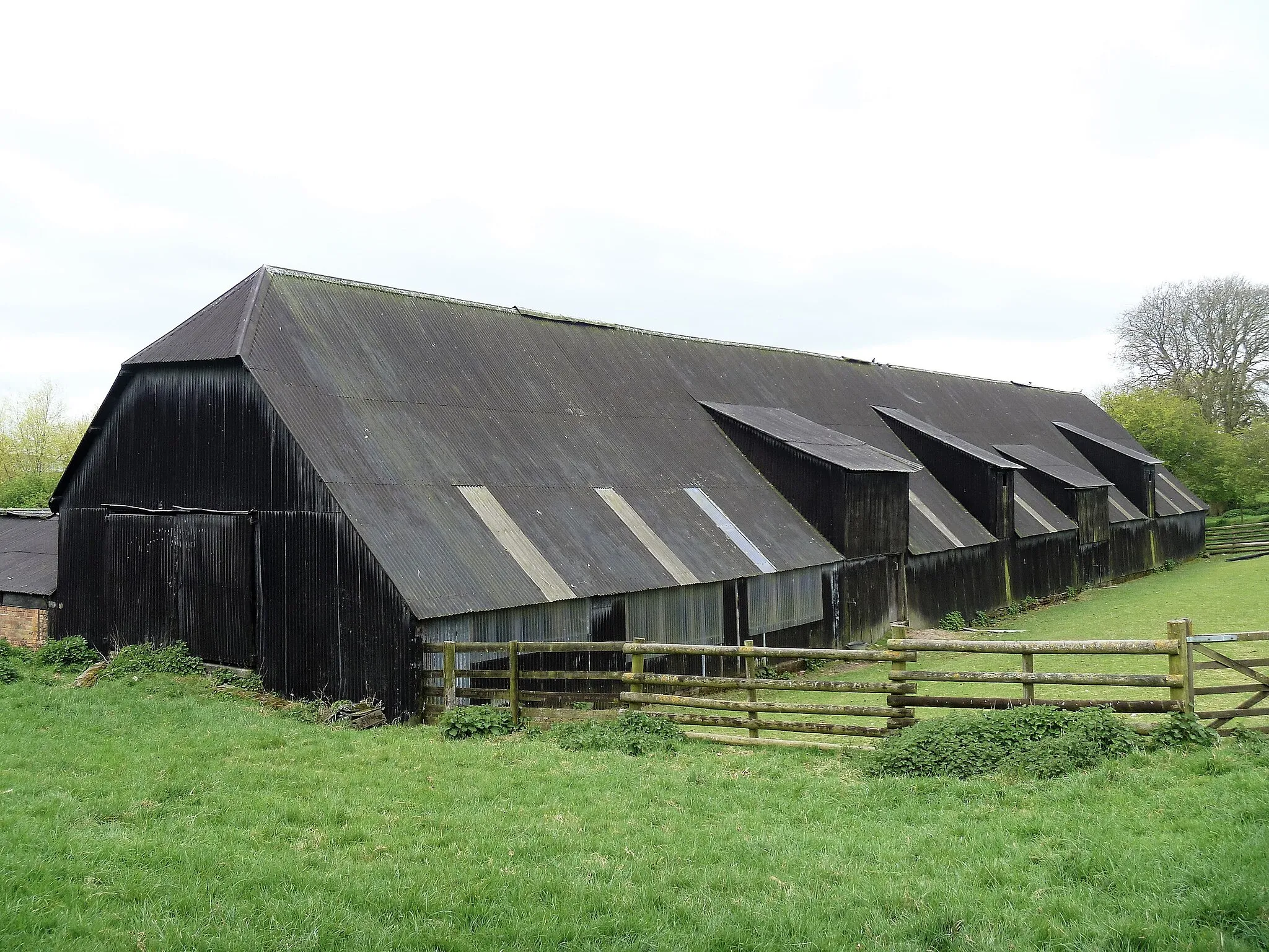 Photo showing: Pewsey Hill Farm [4]