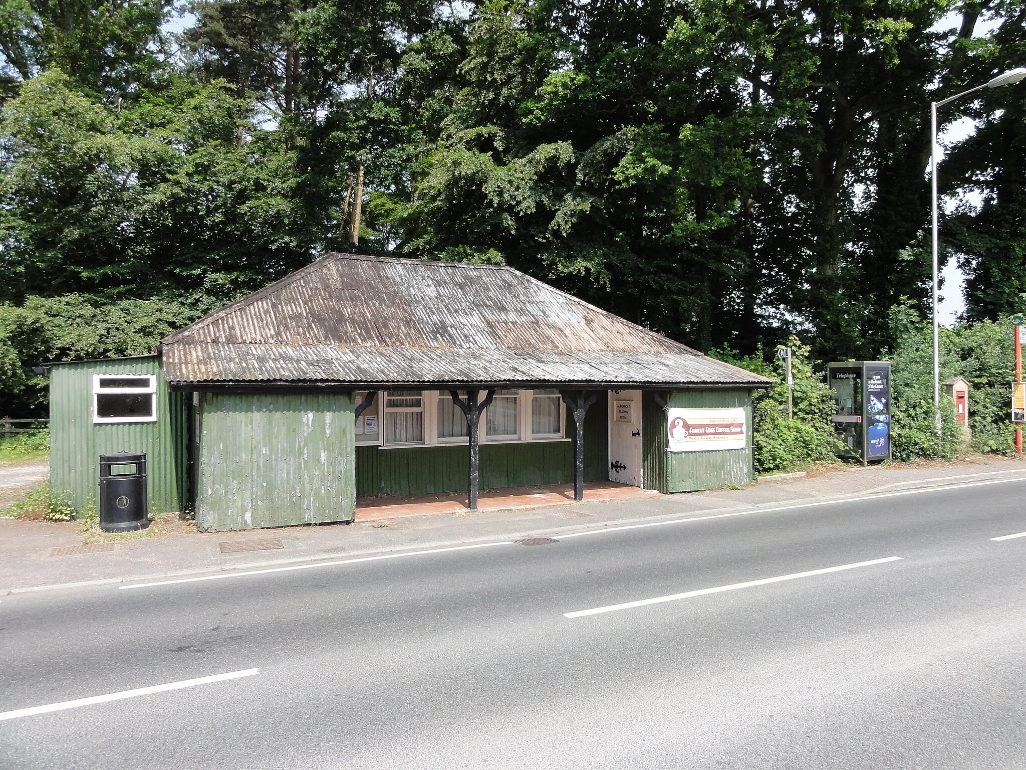 Photo showing: Alderholt Reading Room