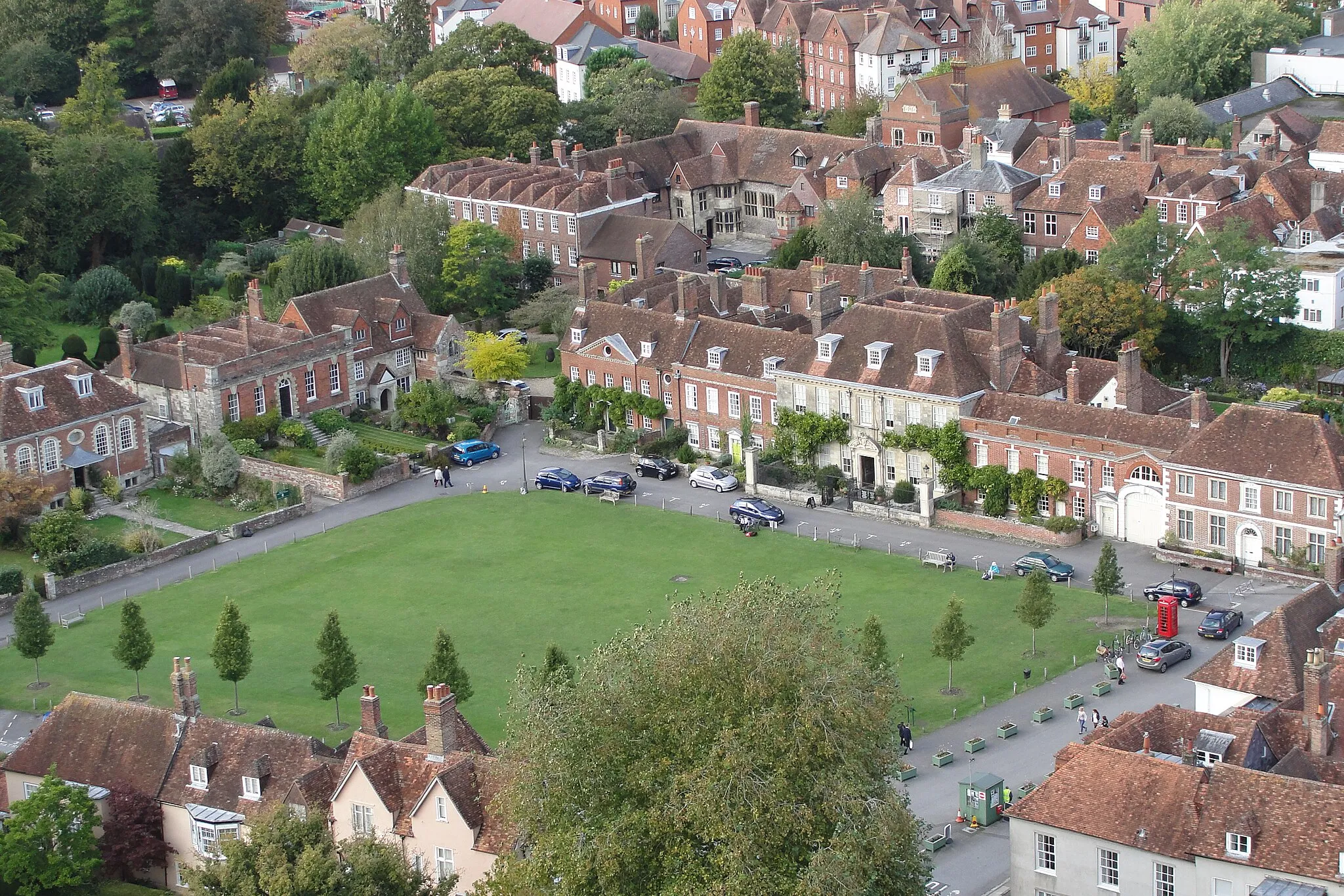 Photo showing: View of Choristers' Square from the cathedral tower