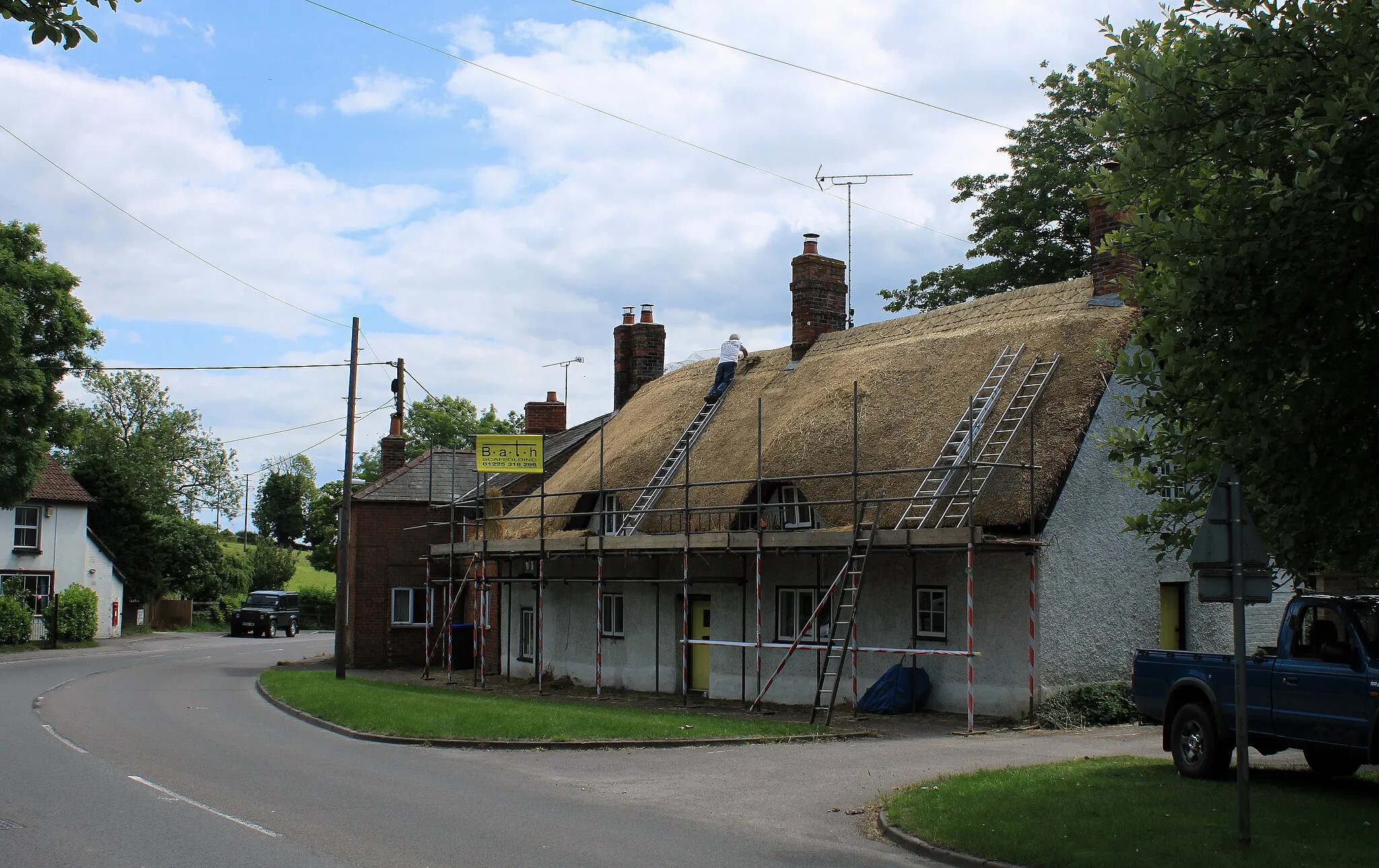 Photo showing: 2011 : Thatching in Tilshead