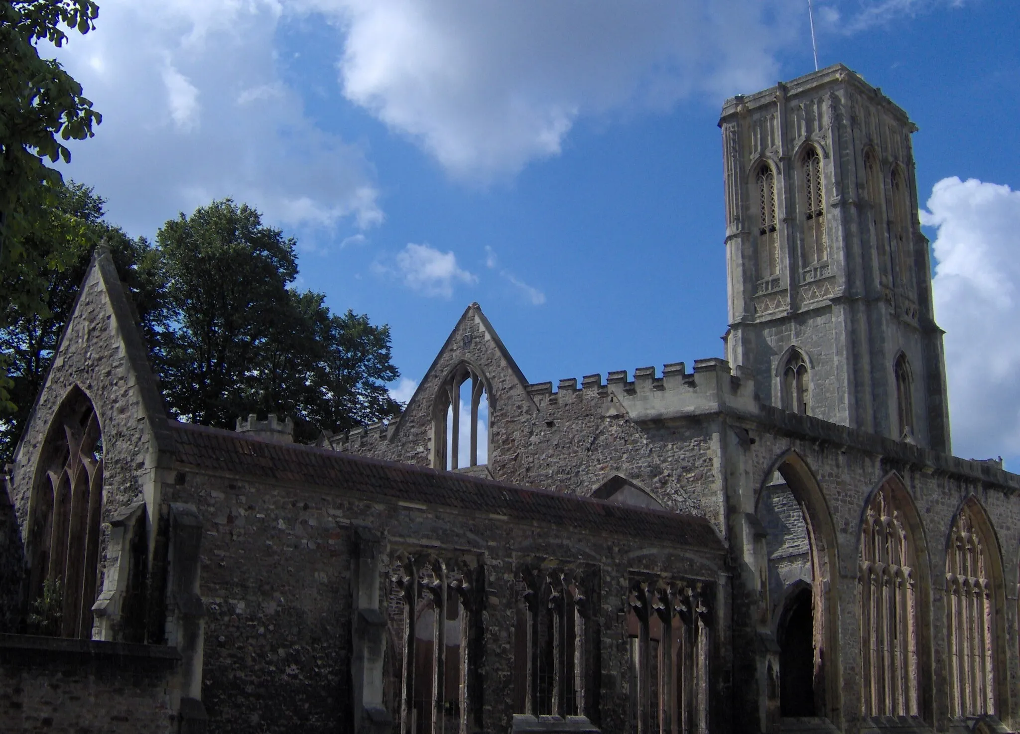 Photo showing: Temple Church Bristol. Taken by Rod Ward 16th August 2006