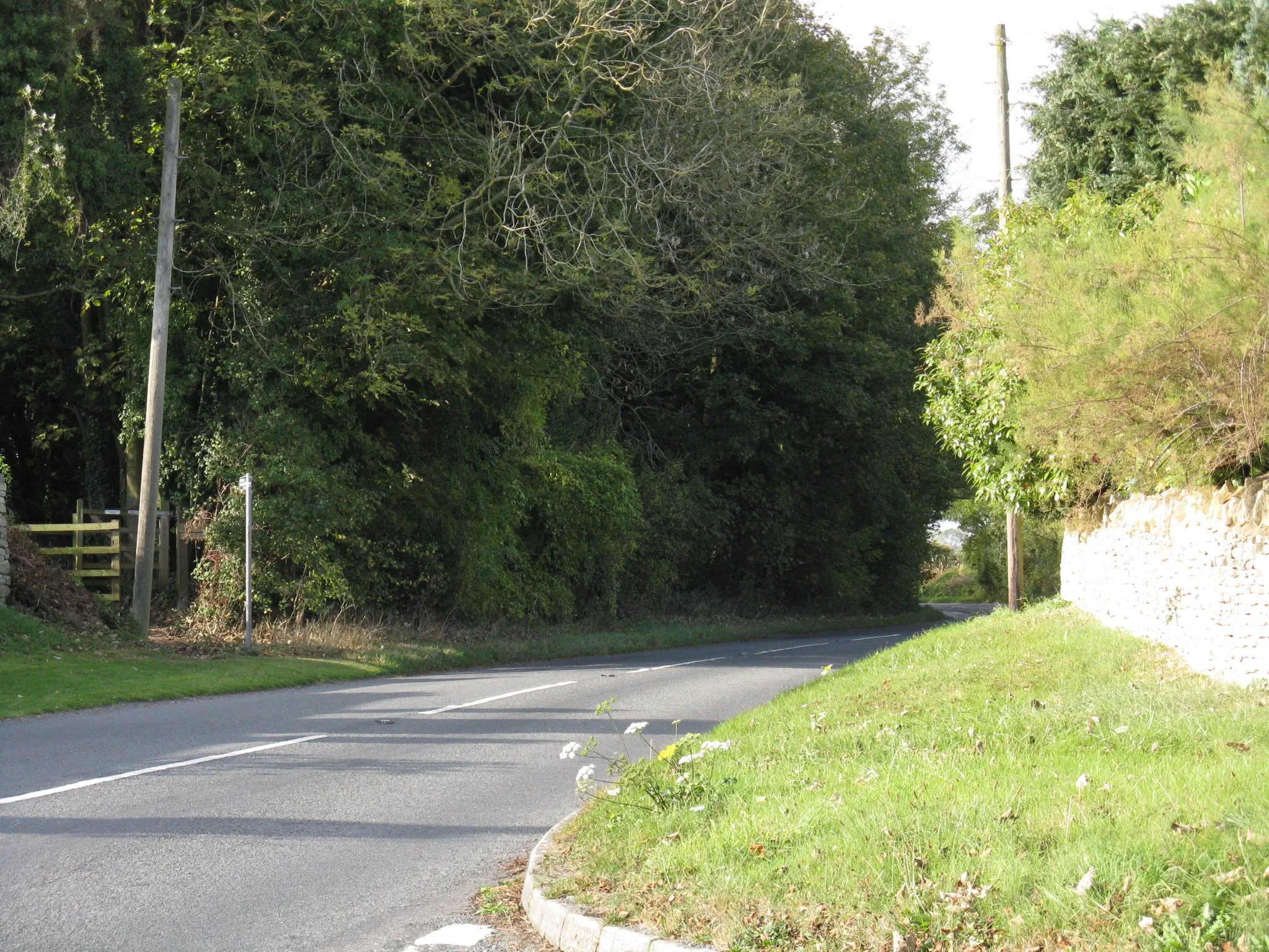 Photo showing: A435 looking west from Clock House crossroads
