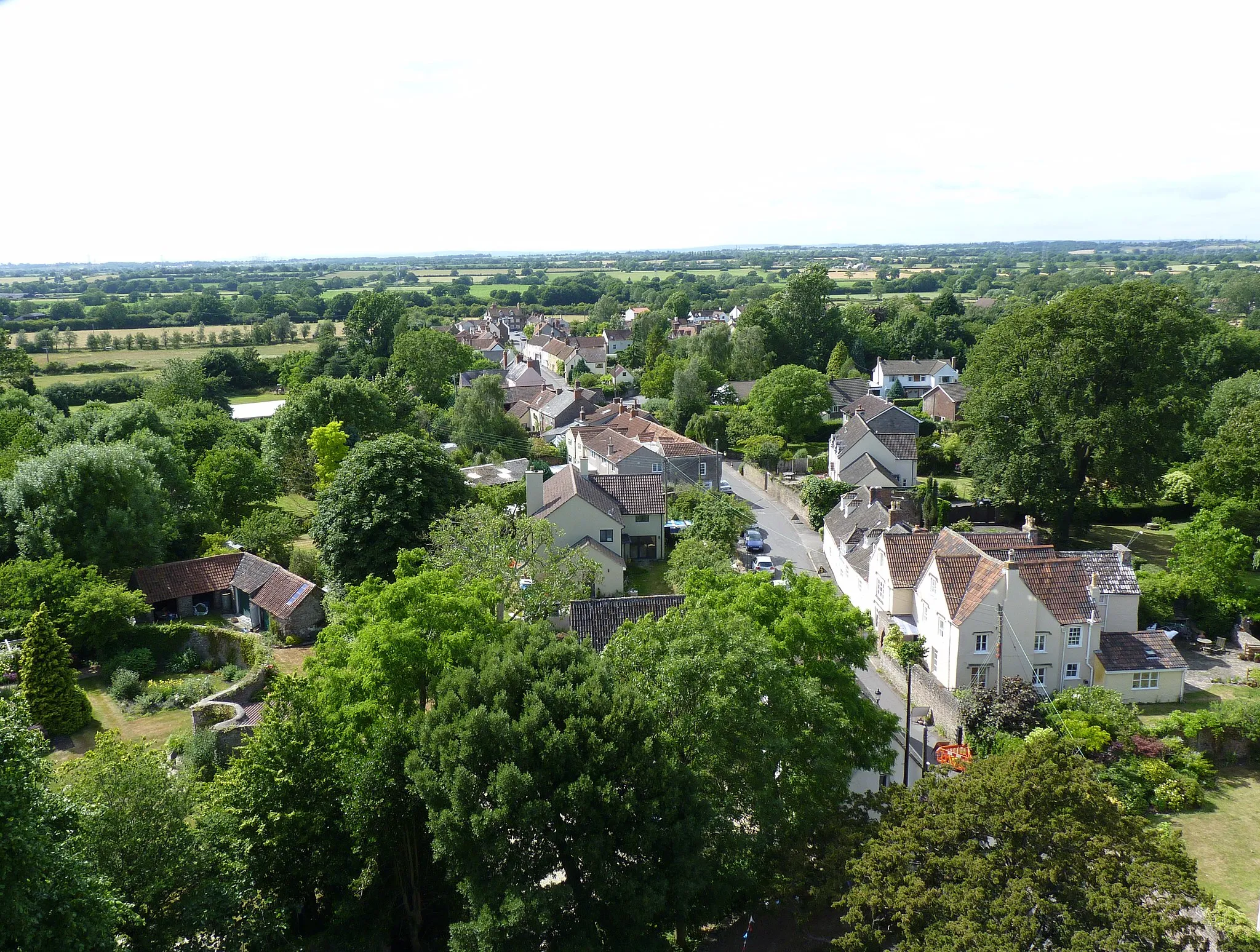 Photo showing: Photo of the High Street, looking East. Taken from the top of the Church St James the Less (Iron Acton, South Gloucestershire, England)