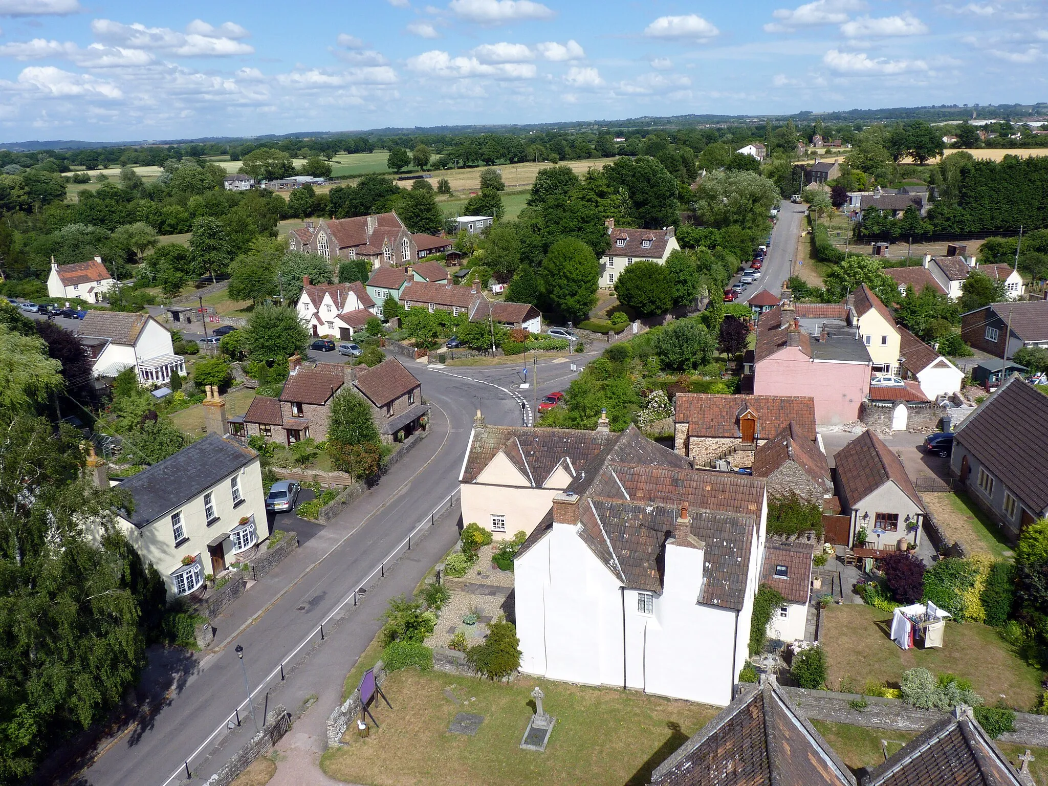 Photo showing: Photo of the High Street, looking West. Taken from the top of the Church St James the Less (Iron Acton, South Gloucestershire, England)