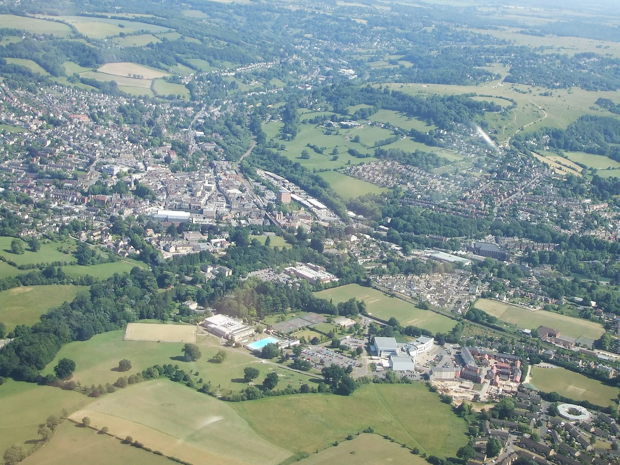 Photo showing: Looking south-southeast towards Stroud town centre.