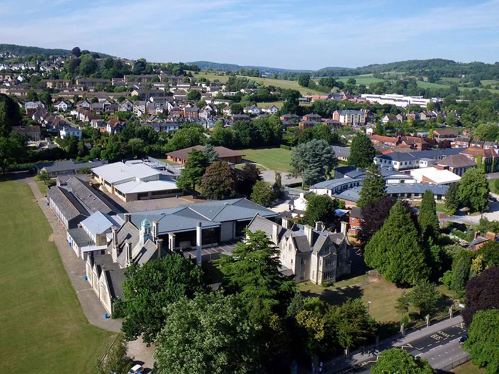 Photo showing: Kite aerial photo of Marling School, June 2010.