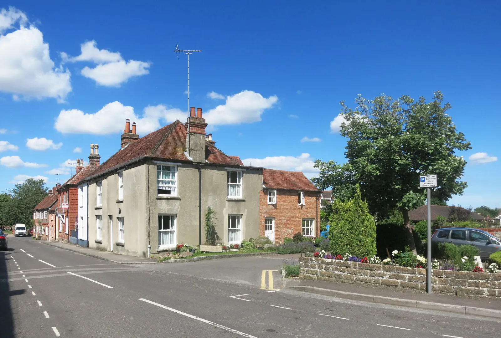 Photo showing: Kintbury Square