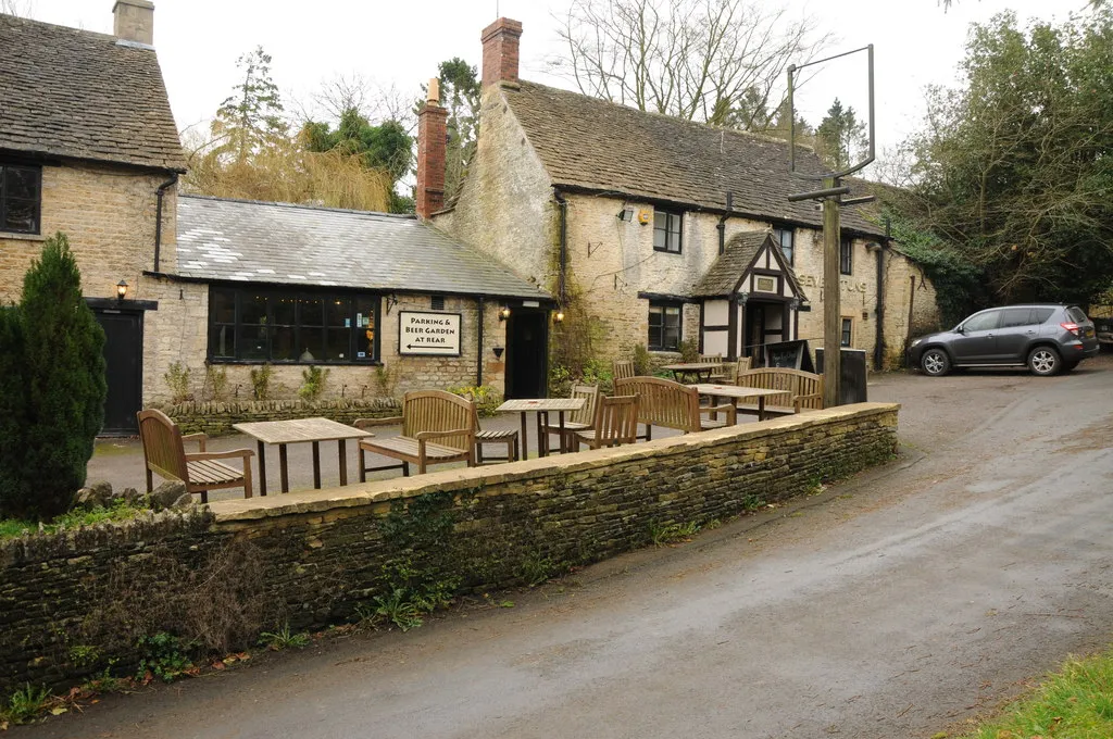 Photo showing: The Seven Tuns, Chedworth