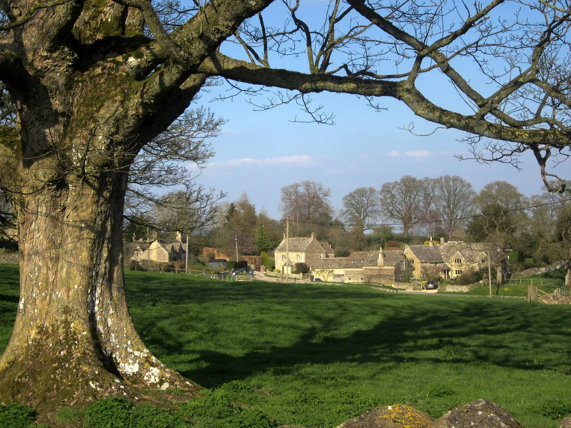 Photo showing: Houses at Hampnett