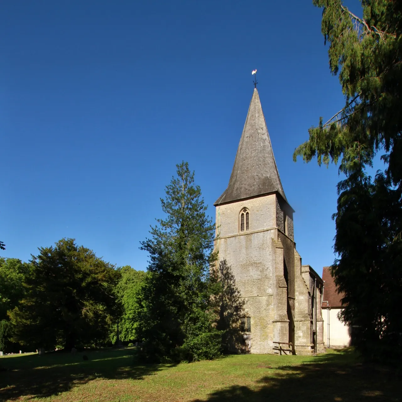 Photo showing: Holy Rood parish church, Sparsholt, Oxfordshire (formerly Berkshire), seen from west-southwest