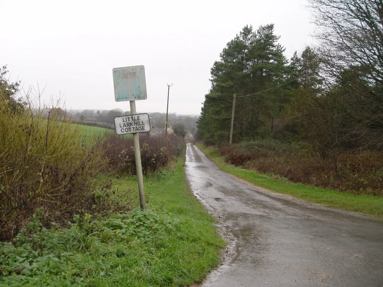 Photo showing: Approach road to Little Lark Hill  cottage near Tetbury