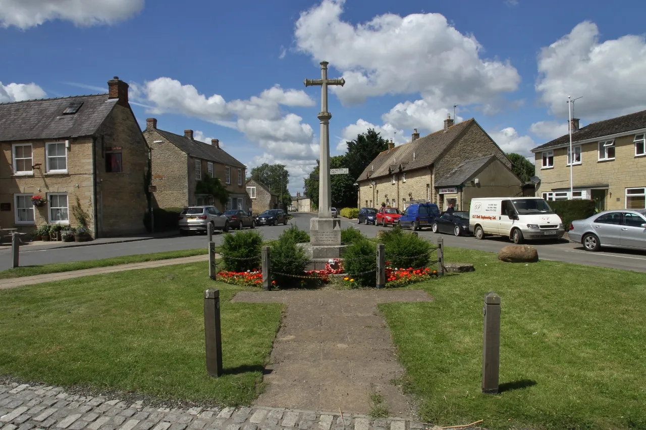 Photo showing: War Memorial in Aston, Oxfordshire, seen from the east