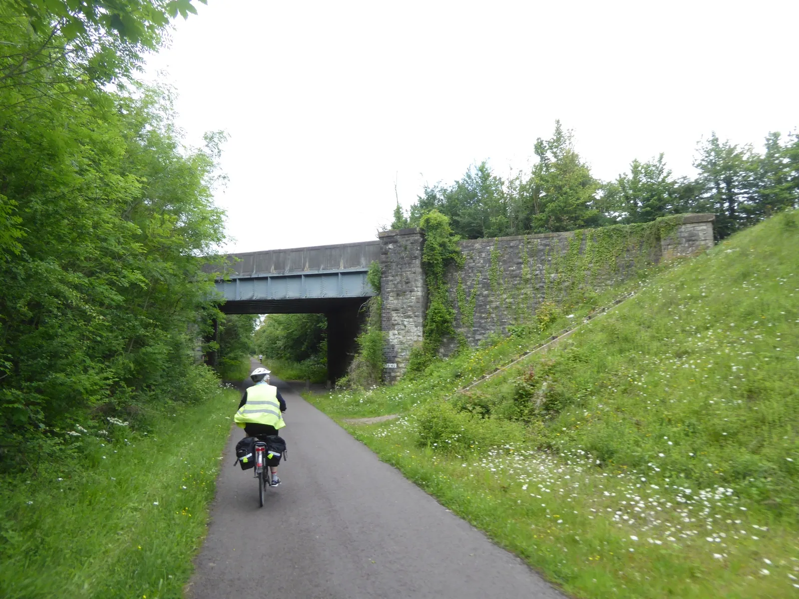 Photo showing: A4 bridge over Bristol and Bath cycle path