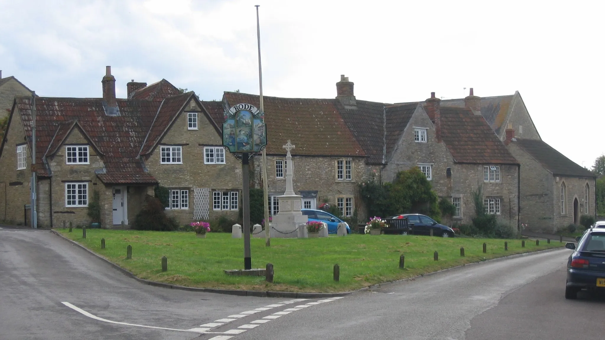 Photo showing: Village centre of Rode, Somerset