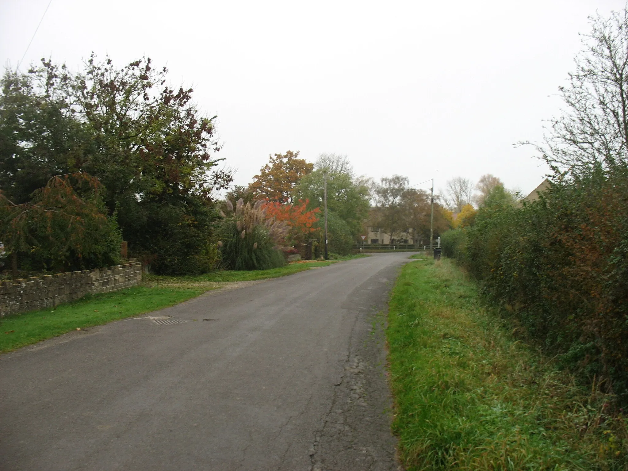 Photo showing: Approaching Upper Minety