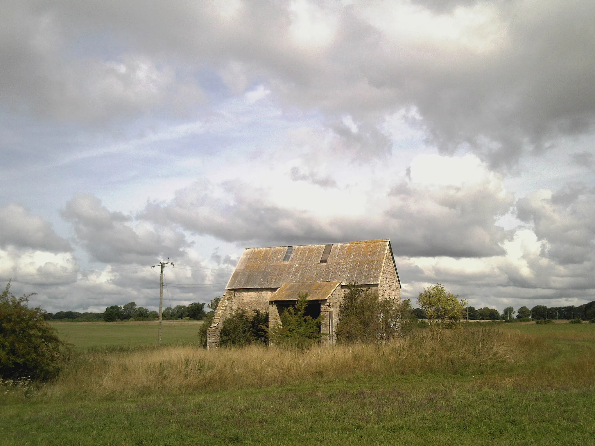 Photo showing: Cat's Abbey Barn Near Little Barrington