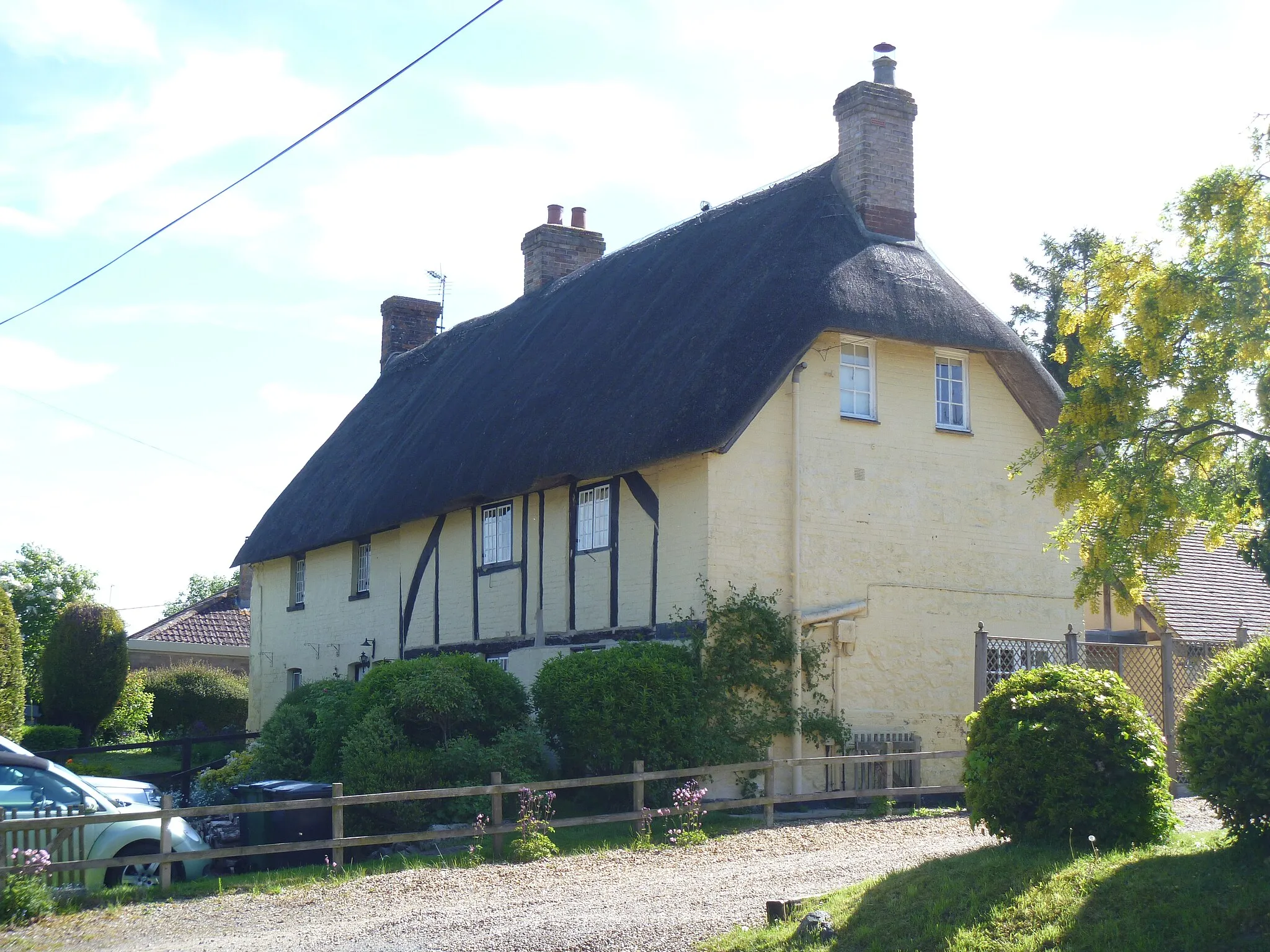 Photo showing: Carisbrook, 30 and 32 The Street