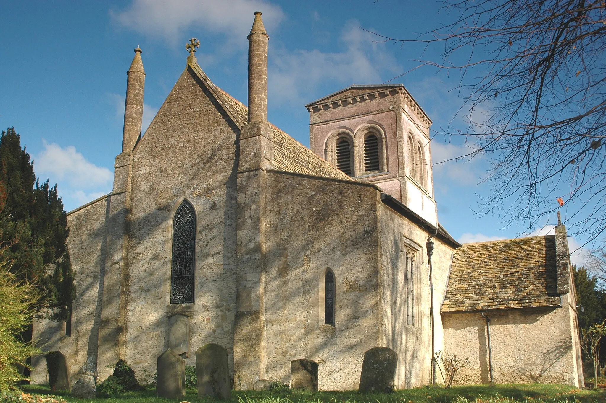 Photo showing: Church of England parish church of St Matthew, Langford, Oxfordshire, seen from the west