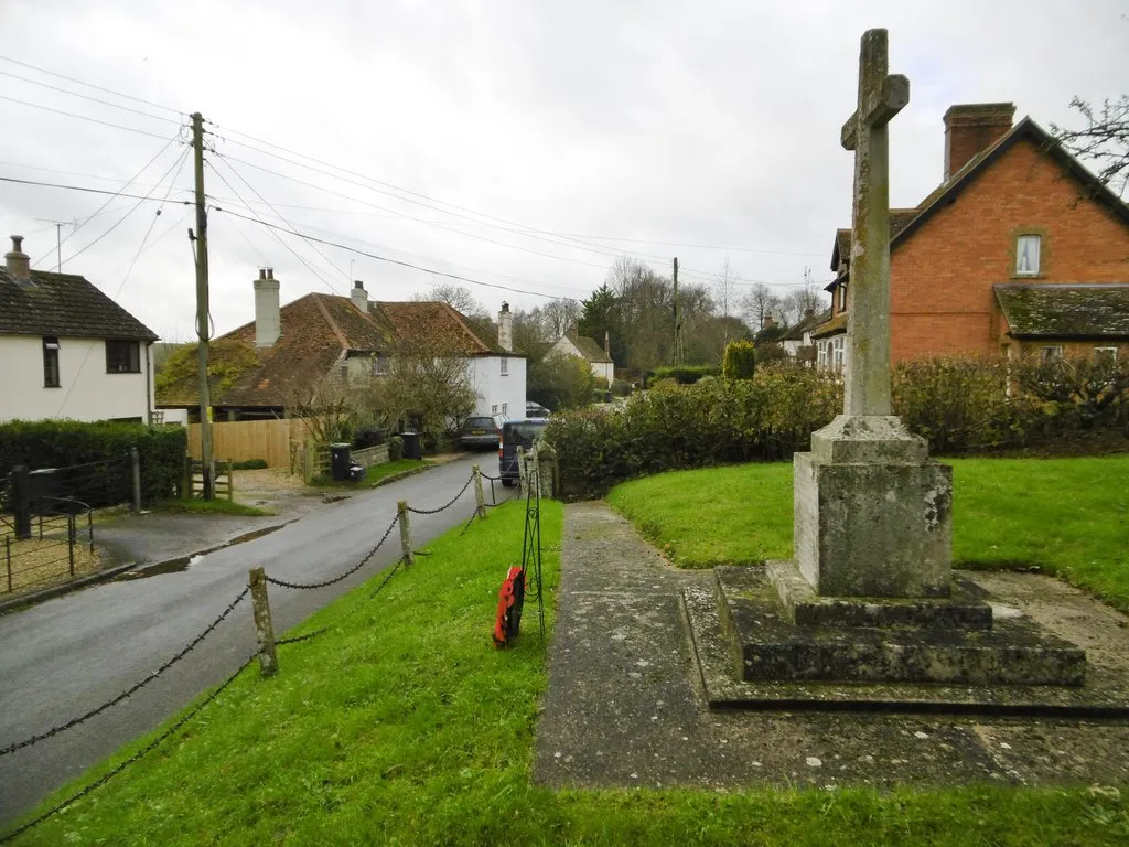 Photo showing: Tarrant Keyneston, war memorial