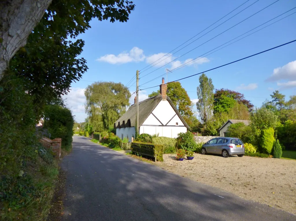 Photo showing: Tarrant Keyneston, Old Timbers