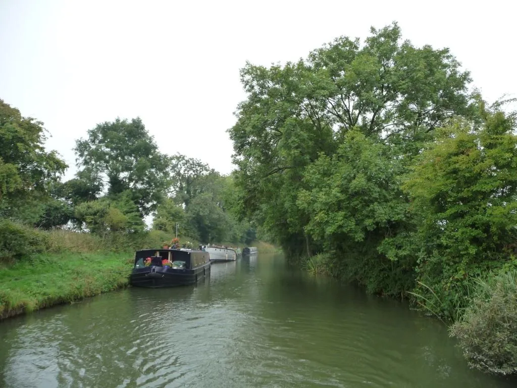 Photo showing: 'Fat narrowboat' moored between bridges 134 and 133