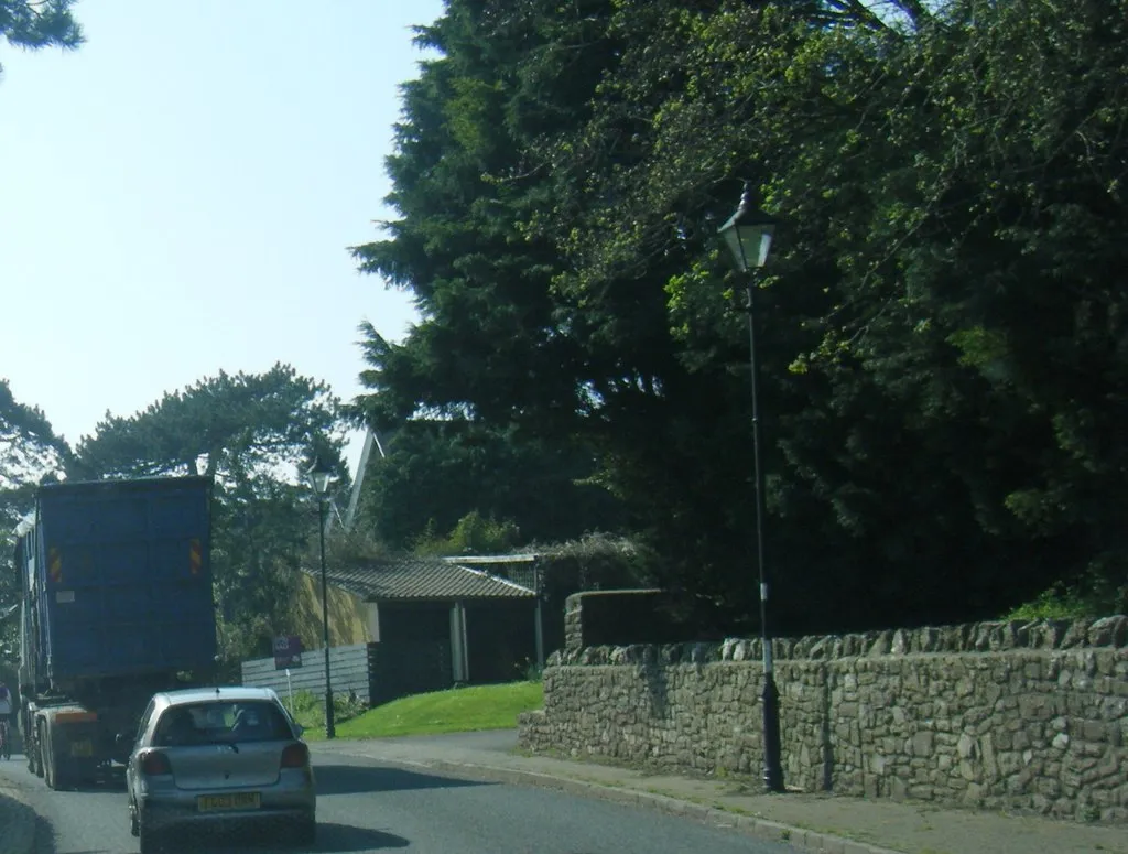 Photo showing: B3124 in Weston-in-Gordano