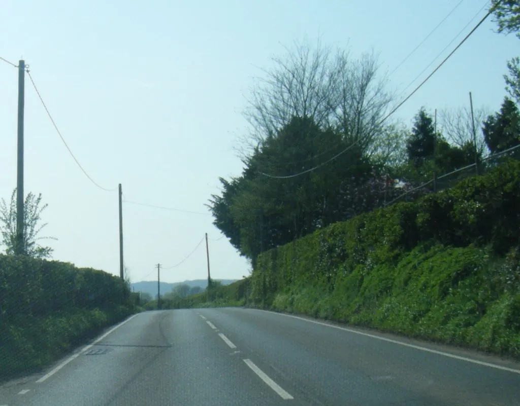 Photo showing: B3124 near Woodside Grange